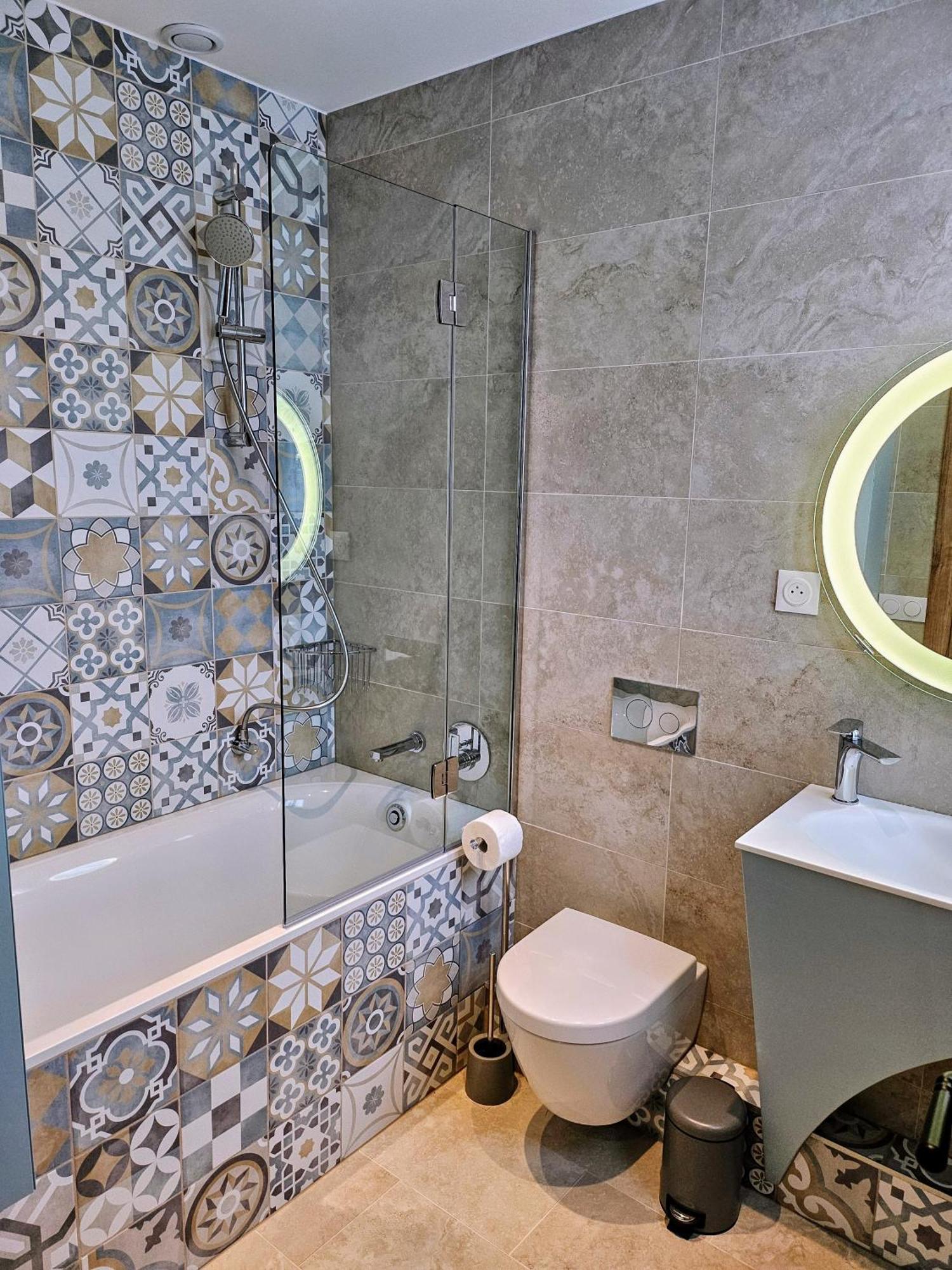 Charmant Studio Pres De La Plage Avec Jacuzzi Et Terrasse Privative Villeneuve-Loubet Εξωτερικό φωτογραφία