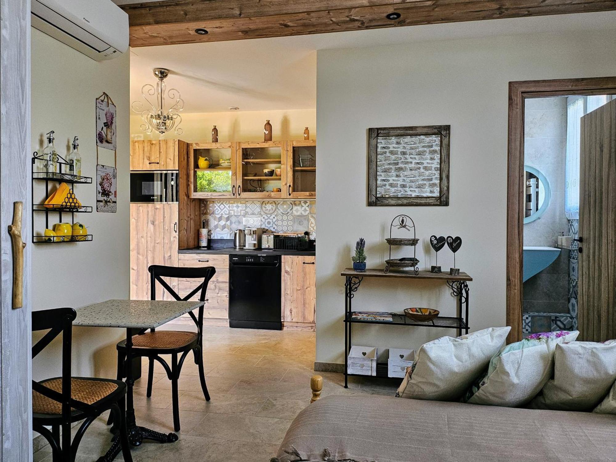 Charmant Studio Pres De La Plage Avec Jacuzzi Et Terrasse Privative Villeneuve-Loubet Εξωτερικό φωτογραφία