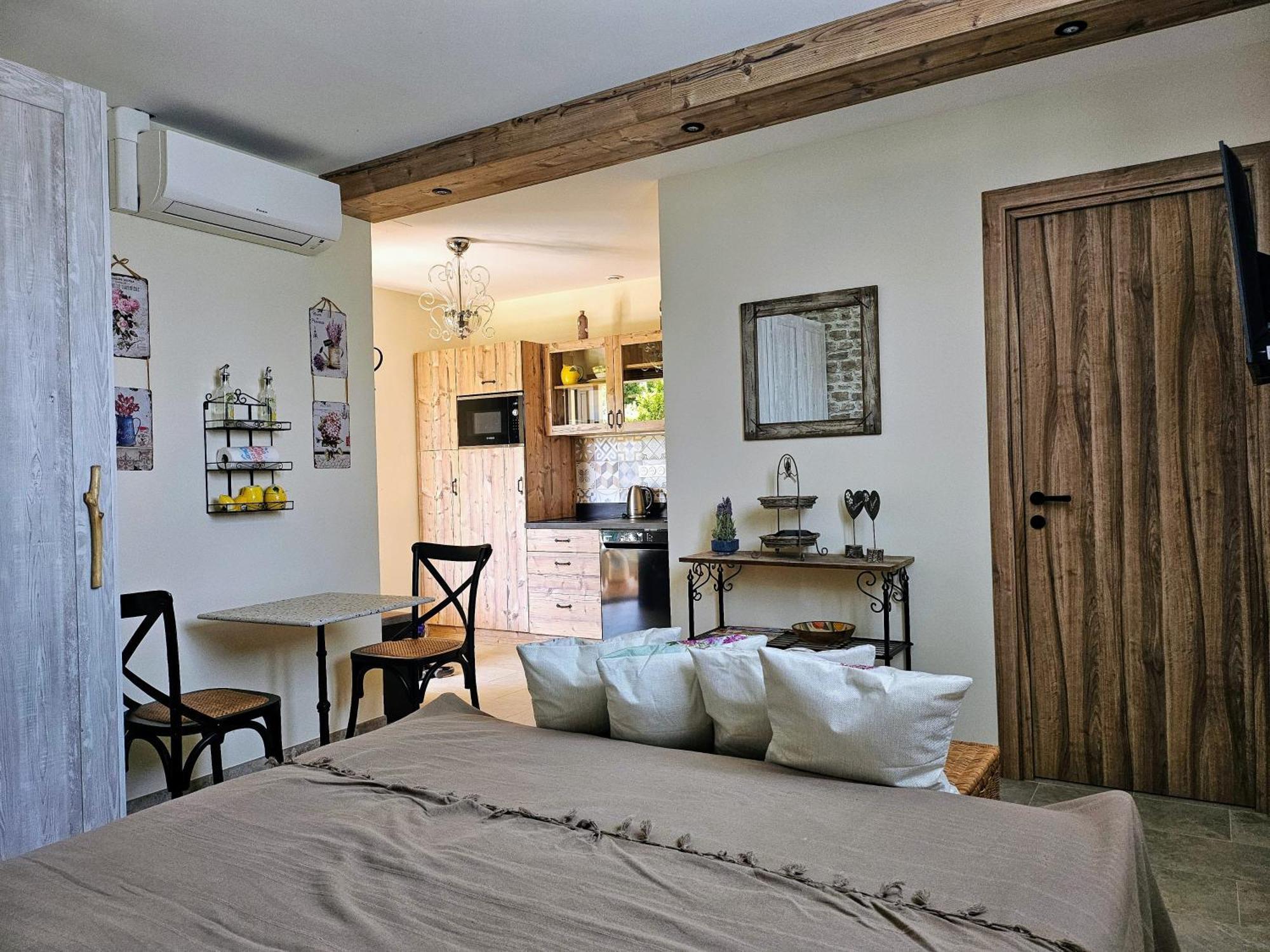 Charmant Studio Pres De La Plage Avec Jacuzzi Et Terrasse Privative Villeneuve-Loubet Εξωτερικό φωτογραφία