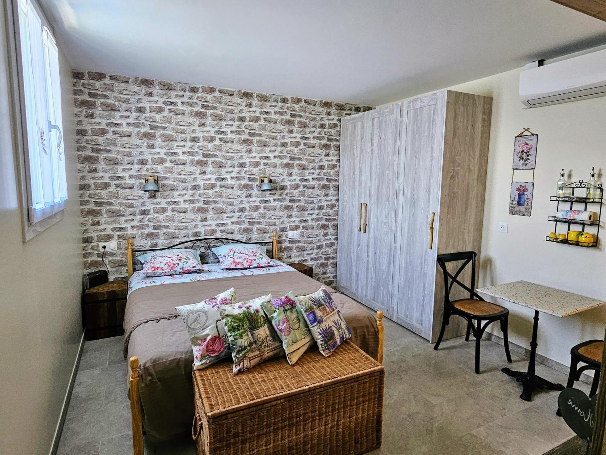 Charmant Studio Pres De La Plage Avec Jacuzzi Et Terrasse Privative Villeneuve-Loubet Εξωτερικό φωτογραφία